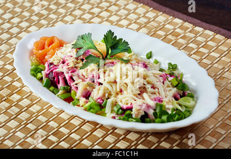 Traditionelle russische Salat - gekleidet Hering Stockfoto