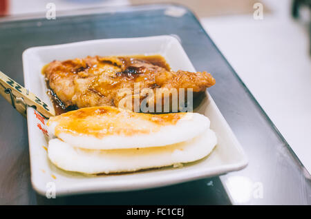 Shanghai-klebrige Reiskuchen mit Schweinekotelett Stockfoto