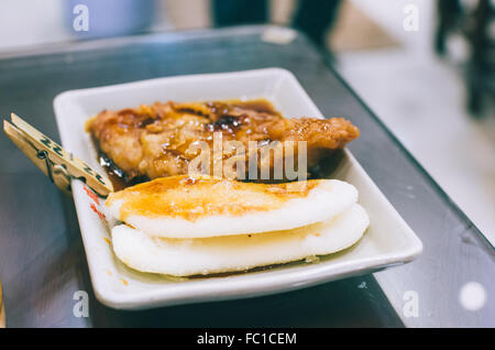 Shanghai-klebrige Reiskuchen mit Schweinekotelett Stockfoto