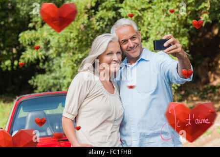 Zusammengesetztes Bild von fröhlich älteres paar Fotos von sich selbst Stockfoto