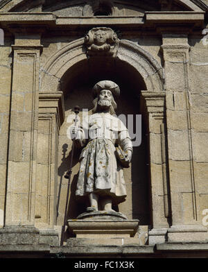 Saint James das große (1. Jahrhundert-44). Apostel und Märtyrer. Barockstatue. Fassade des Klosters des Heiligen Johannes vom Poyo. Galice. Spanien. Stockfoto