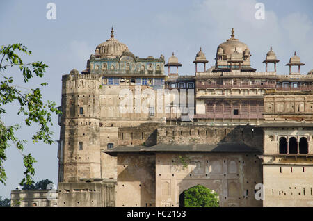 Außenansicht des Orchha Palast (Fort). Orchha. Madhya Pradesh. Indien Stockfoto