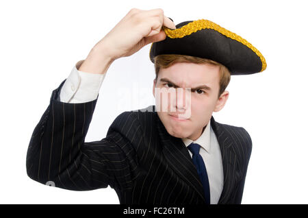 Junger Mann im Kostüm mit Piratenhut isoliert auf weiss Stockfoto