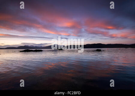 Sonnenuntergang Reflexionen in Ord, Isle Of Skye Scotland UK Stockfoto