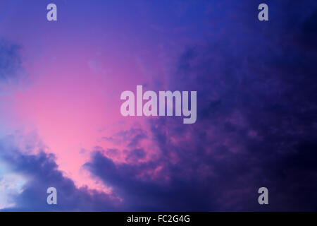 lila Himmel nach Sonnenuntergang Stockfoto