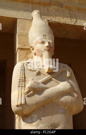 Statue der Königin Hatshepsut im Tempel Stockfoto