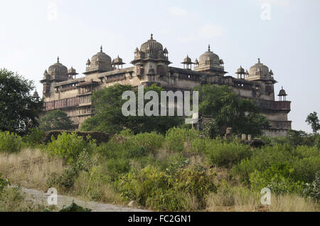 Außenansicht des Jahangir Mahal (Palast). Orchha Festung Komplex. Orchha. Madhya Pradesh. Indien Stockfoto