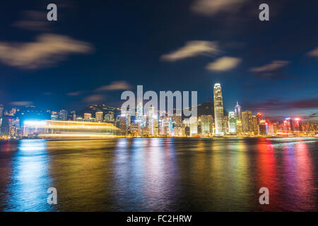 Hong Kong - 27. Juli 2014: Hong Kong Skyline am 27. Juli in China, Hong Kong. Hong Kong Skyline ist eines der berühmtesten in der Welt Stockfoto