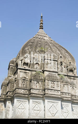 Figuren an der Wand des Tempels. Chhatarpur Bezirk. Madhya Pradesh. Indien Stockfoto