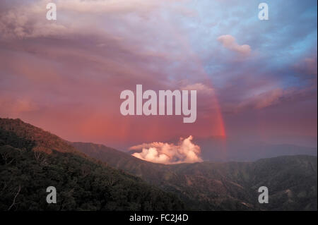 Regenbogen über die Sierra Nevada de Santa marta Stockfoto