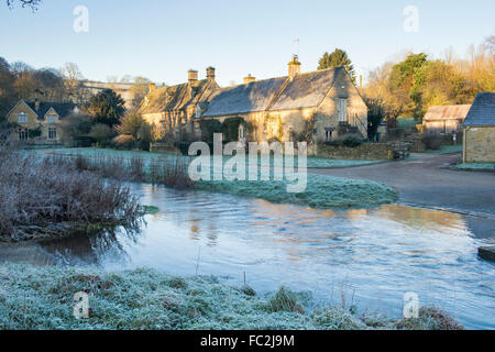 Oberen Schlachten an einem frostigen Winter Morgen. Cotswolds, Gloucestershire, England Stockfoto