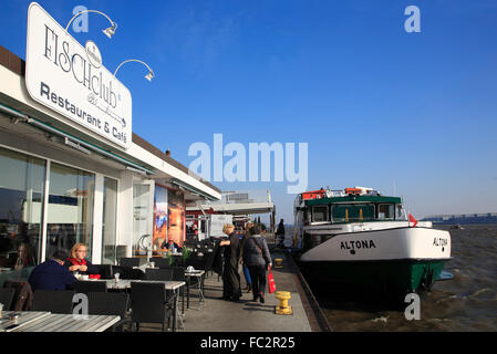 Fisch-Restaurant und Café FISCHclub am Steg Anlegestelle Blankenese, Blankenese, Hamburg, Deutschland, Europa Stockfoto