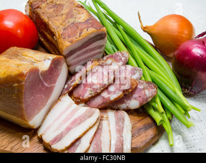 Wurst, Fleisch, Gemüse, Ansicht von oben Stockfoto