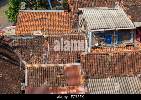 Die indonesische am Flussufer Slums von Yogyakarta, Indonesien Stockfoto