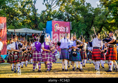 Schottische Pipe Band am Festival Melbourne, Australien Stockfoto