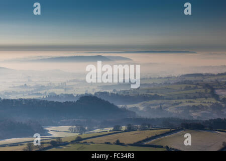 Nebel über South Shropshire, niedrige, gesehen vom Ragleth Hill, in der Nähe von Kirche Stretton, Shropshire, England, UK Stockfoto