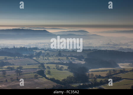 Nebel über South Shropshire, niedrige, gesehen vom Ragleth Hill, in der Nähe von Kirche Stretton, Shropshire, England, UK Stockfoto