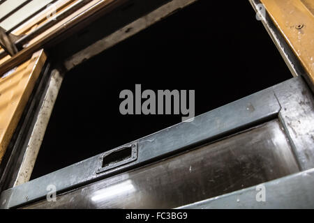 Blick aus dem Zugfenster in den Nachthimmel Stockfoto
