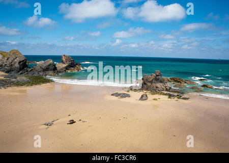 Porthcothan in der Nähe von Padstow in North Cornwall mit Blick auf die Mündung des Flusses Camel wurde zur Nampara-Bucht im TV, s Poldark darzustellen Stockfoto