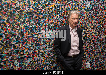 Glasgow, Schottland. 20. Januar 2016. Weltbekannte Designer Paul Smith öffnet die "Hallo, mein Name ist Paul Smith", Ausstellung im Leuchtturm, in Glasgow, Schottland, am 20. Januar 2016.  Die Ausstellung, Zeichnung von Paul Smith Karriere und persönliche Archive und Sammlungen, läuft im Leuchtturm, Schottlands Zentrum für Design und Architektur, vom 21. Januar bis zum 20. März 2016. Die Ausstellung lädt Sie in Paul Smith Welt; eine Welt der Mode, Einrichtung, Inspiration, Zusammenarbeit, Witz und Schönheit. Bildnachweis: Jeremy Sutton-Hibbert/Alamy Live-Nachrichten Stockfoto