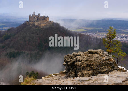 Panorama Blick auf Burg Hohenzollern, Deutschland, die Residenz der ehemaligen königlichen Familie des Deutschen Reiches Stockfoto