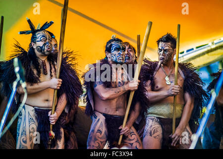 Maori Künstler machen die Haka (Kriegstanz) in Melbourne Festival, Australien Stockfoto