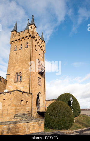 Ein Burgturm auf der Burg Hohenzollern, die Residenz der ehemaligen königlichen Familie des Deutschen Reiches Stockfoto