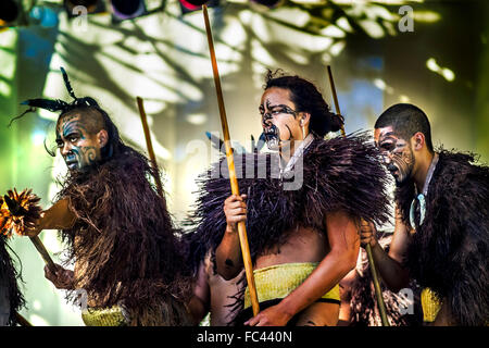 Maori Künstler machen die Haka (Kriegstanz) in Melbourne Festival, Australien Stockfoto