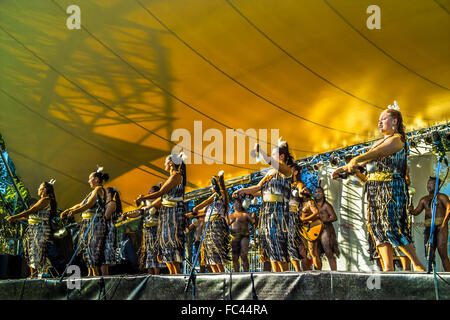 Maori-Frauen Durchführung der Haka (Kriegstanz) in Melbourne Festival, Australien Stockfoto