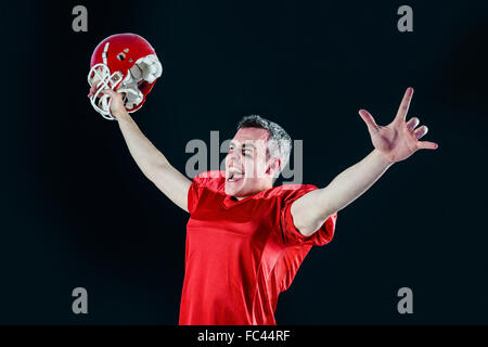 Ein Triumph der US-amerikanischer Footballspieler ohne seinen Helm Stockfoto