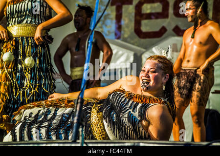 Maori Künstler machen die Haka (Kriegstanz) in Melbourne Festival, Australien Stockfoto