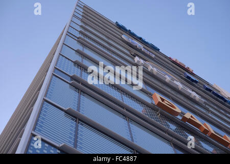 ISRAEL, Beerscheba. 20. Januar. Logo der größten internationalen Unternehmen ist in einem der Gebäude im Technologiepark in Beerscheba auch buchstabiertes Beer-Sheva die größte Stadt in der Wüste Negev Süd Israel am 20. Januar 2016 Beerscheba rüstet sich cyber Hauptstadt der Welt mit multinationalen Unternehmen wie EMC, Deutsche Telekom AG, Lockheed Martin, Oracle und IBM bereits in Büros in der Stadt zu sehen. Stockfoto