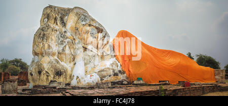 Liegende Buddha im Wat Lokayasutharam Stockfoto