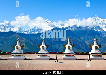 Feilal Tempel Mingyong Gletscher, Meili Snow Mountain Range, Heiligen Kawagebo Peak von Tibetern, Yunnan Provinz, VR China, China verehrt Stockfoto