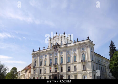 Palast des Erzbischofs in Prag Stockfoto