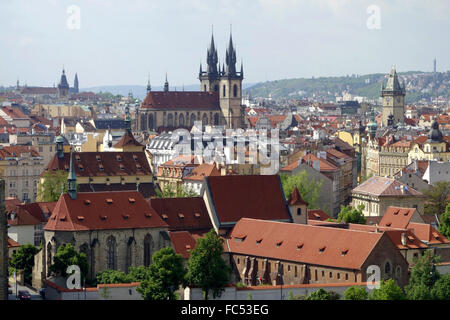 Agnes-Kloster und Teynkirche in Prag Stockfoto