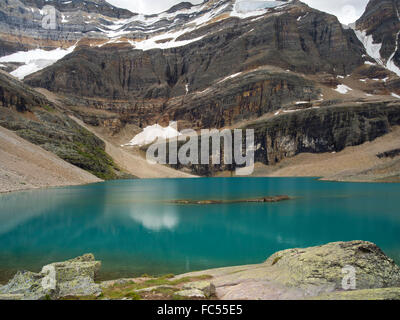 Blick auf atemberaubende oesa See mit Glacier Peak im Hintergrund, in den Yoho Nationalpark, in der Nähe von Feld, British Columbia, Kanada Stockfoto