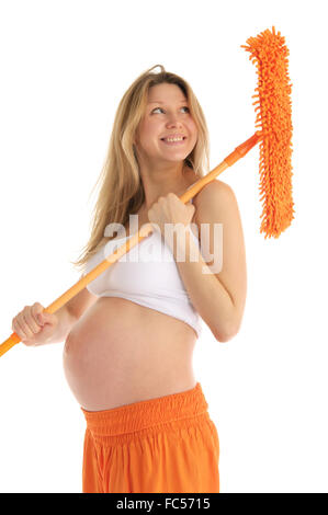glücklich schwanger Frau mit einem Mopp Stockfoto