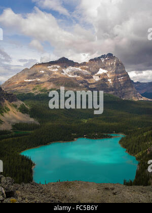 Sie die Aussicht auf die schöne, remote Lake O'hara und odoray im Yoho National Park, in der Nähe von Feld, British Columbia. Stockfoto