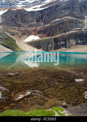 Blick auf atemberaubende oesa See im Yoho National Park, in der Nähe von Feld, British Columbia, Kanada Stockfoto