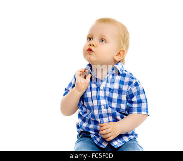 kleiner Junge in einem karierten Hemd und jeans Stockfoto