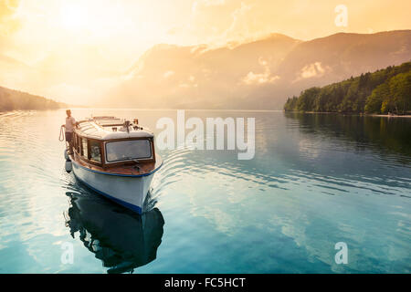 Sonnenuntergang im See von Bohinj - Slowenien Stockfoto