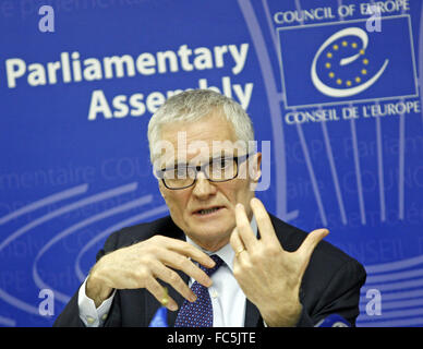 Kiew, Ukraine. 20. Januar 2016. Berichterstatter der Parlamentarischen Versammlung des Europarates (PACE) MICHELE NICOLETTI während einer Pressekonferenz in Kiew, Ukraine, 20. Januar 2016. Nicoletti angekommen in Kiew im Zusammenhang mit der Erstellung des Berichts '' Korruption als ein Management-Regime - ein Hindernis für institutionelle Wirksamkeit und Fortschritt ''. Bildnachweis: ZUMA Press, Inc./Alamy Live-Nachrichten Stockfoto