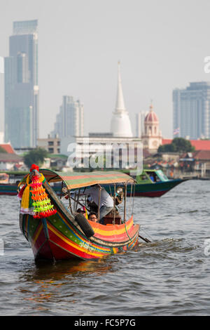 Longtail-Boot auf dem Chao Phraya Fluss, Bangkok, Thailand, Asien Stockfoto