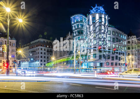 Tanzendes Haus Ingwer + Fred in Prag Stockfoto