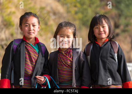 Schulkinder in Tracht, Jakar, Bumthang, zentrale Bhutan Stockfoto