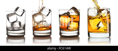 Whisky im Glas mit Eis Stockfoto