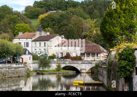 Fluss Dronne und Dorf, Brantome, Loiretal, Frankreich Stockfoto