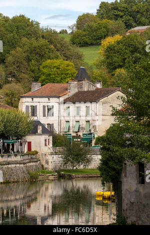 Fluss Dronne und Dorf, Brantome, Loiretal, Frankreich Stockfoto