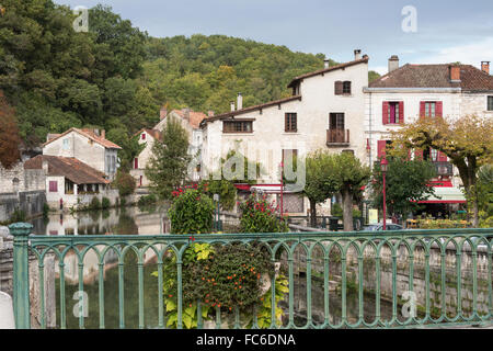 Fluss Dronne und Dorf, Brantome, Loiretal, Frankreich Stockfoto